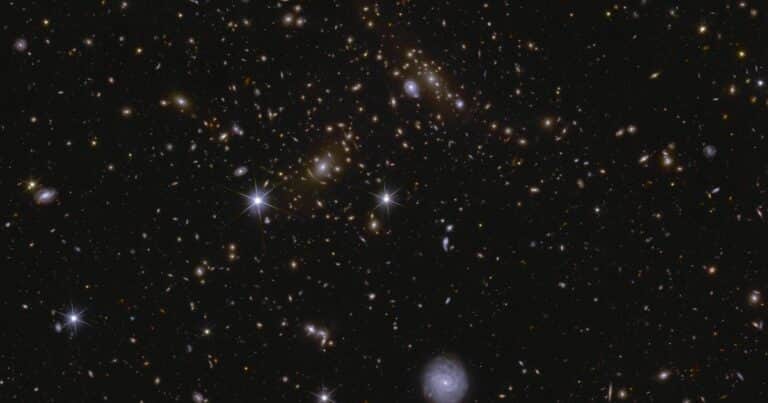 La misteriosa energía oscura parece estar debilitándose, lo que podría “derribar” la comprensión actual sobre el destino del cosmos