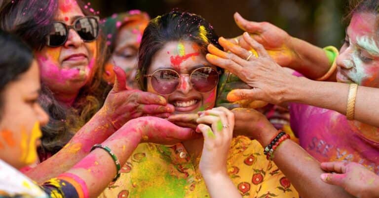 Las mejores imágenes del Festival Holi, la celebración hindú que tiñe las calles de colores