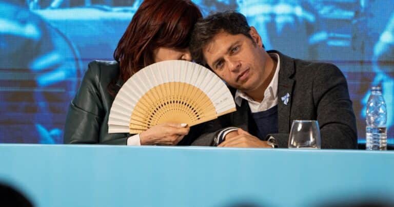 «El compañero gobernador»: Cristina Kirchner ratificó su rechazo a desdoblar elecciones en Provincia, pero ordenó acompañar la decisión de Axel Kicillof