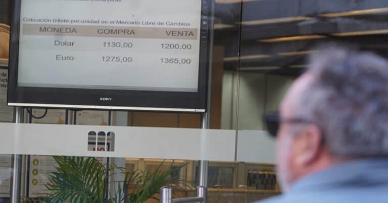 Dólar hoy y dólar blue, EN VIVO: a cuánto cotiza el oficial y cuál es el precio del paralelo este lunes 21 de abril, minuto a minuto