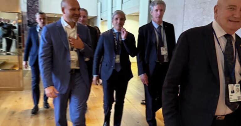 Caputo habló ante inversionistas en Washington: dólar, reformas estructurales y el préstamo que ofreció EE.UU.