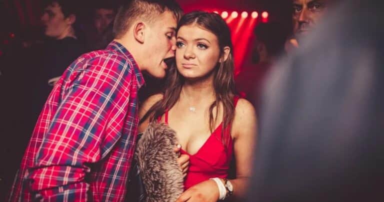 La foto viral que simboliza el mansplaining: la historia detrás del meme