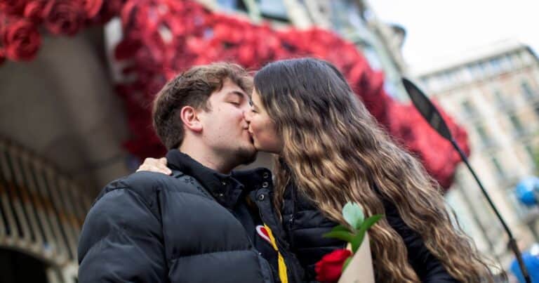 Sant Jordi: La gran fiesta del libro y la rosa en Barcelona que une cultura y tradición
