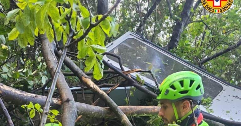Tragedia en Nápoles: cuatro muertos por la caída de un teleférico