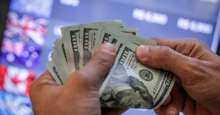 Dólar hoy y dólar blue, EN VIVO: a cuánto cotiza el oficial y cuál es el precio del paralelo este viernes 18 de abril, minuto a minuto