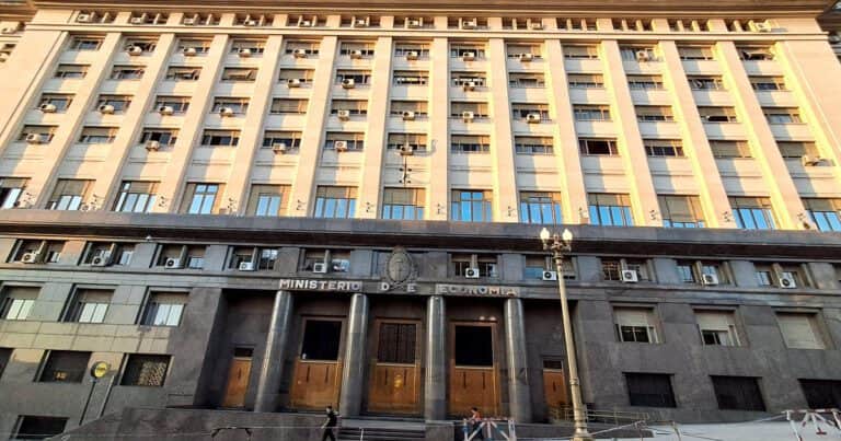 La deuda pública aumentó en marzo en US$ 2.407 millones