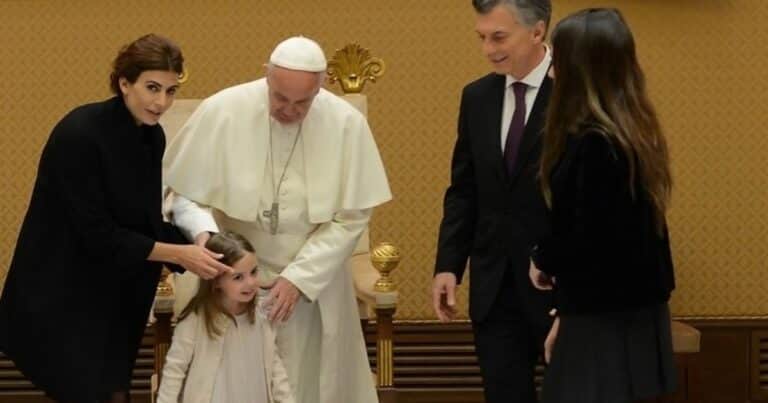 Mauricio Macri despidió al Papa Francisco y recordó un tierno encuentro con su hija Antonia: «¿Dormís con esa ropa?»