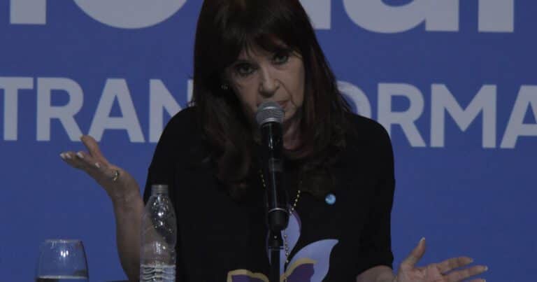 Avanza el caso contra Cristina Kirchner por el cobro de un plus millonario en su pensión de privilegio: la justicia citó a más testigos