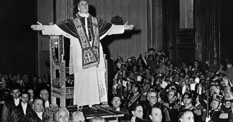 La dramática despedida de Pío XII, el papa que explotó en su propio funeral