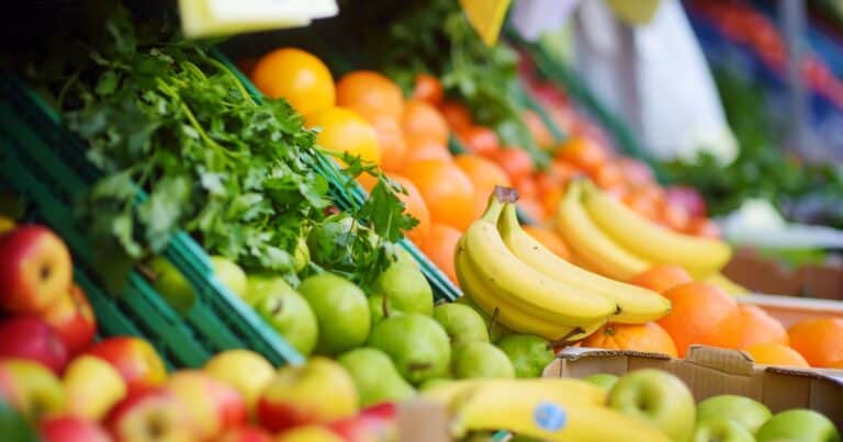 Frutas y verduras: precios hasta un 160% más caros en productos importados