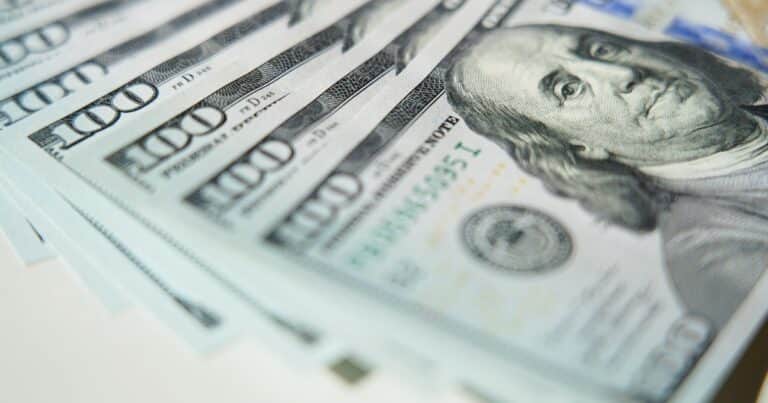 En los dos primeros días sin cepo, se quintuplicó la apertura de cuentas en dólares en los bancos