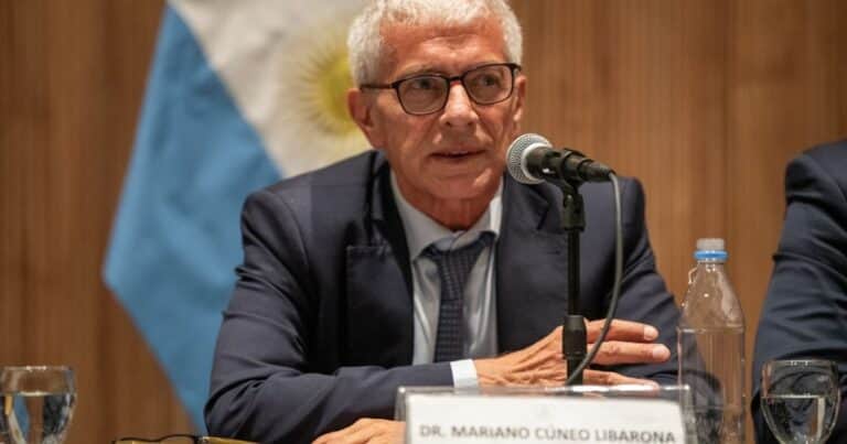 Polémica por el decreto de Javier Milei que le quitó al organismo antilavado la facultad de querellar en causas por corrupción