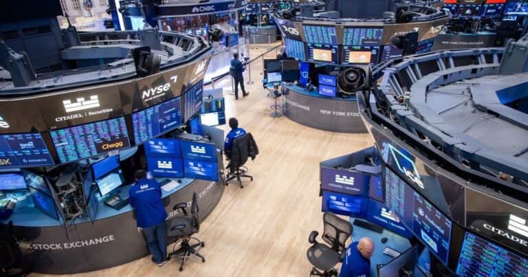 Suben hasta 5% las acciones argentinas y se recuperan los bonos en Wall Street