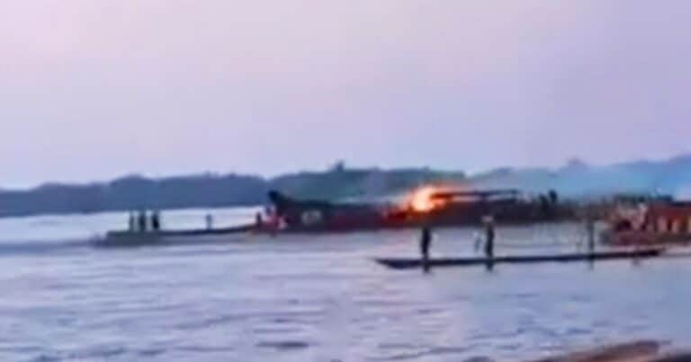 Naufragio trágico en el río Congo: se incendió un barco y murieron 50 personas