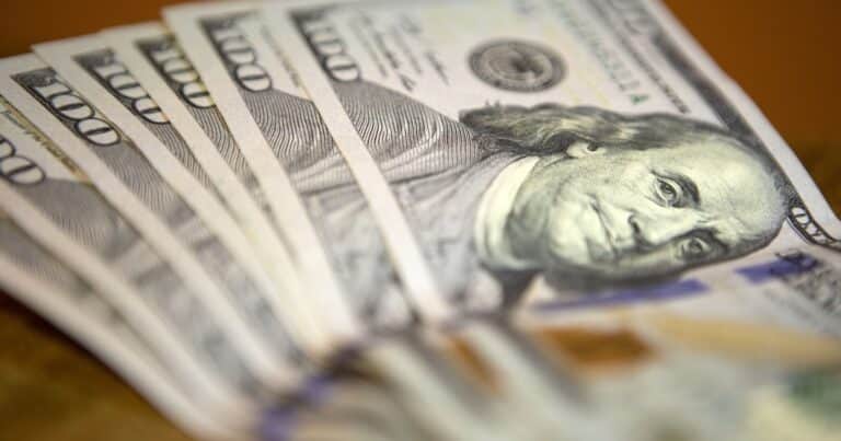 Este lunes empieza a funcionar el dólar sin cepo: cuánto se puede comprar y cómo hacerlo