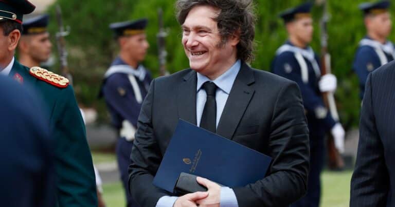 Tras levantar el cepo al dólar, Javier Milei anunció que en junio vuelven a subir las retenciones al campo: «Si tienen que liquidar, liquiden ahora»