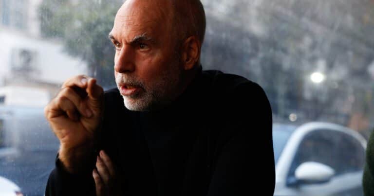 El accidentado voto de Larreta: su mesa tardó más de una hora en abrir, se le trabó la máquina y hubo un desmayo cuando hablaba con la prensa