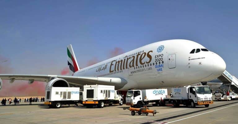 Emirates viene a buscar pilotos argentinos, mientras el Gobierno le abre la puerta a pilotos extranjeros