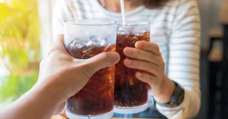 ¿Por qué las gaseosas light dan más hambre?