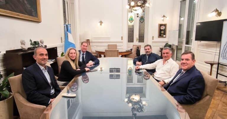 Cómo es la compleja negociación que arranca entre libertarios y macristas en la provincia