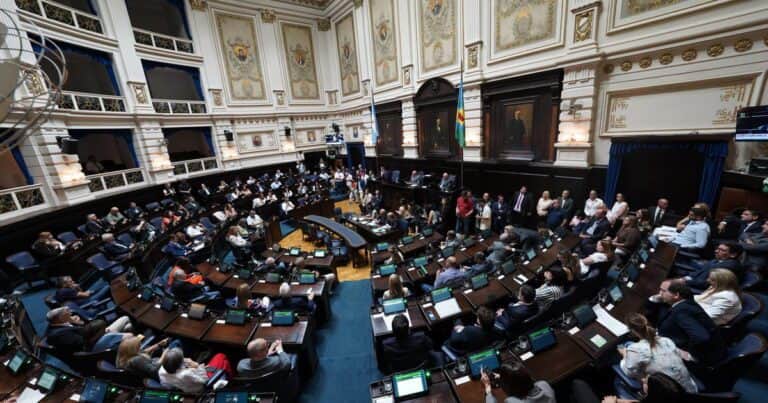 Reelecciones indefinidas: expectativa de 81 intendentes, 19 legisladores y decenas de concejales de todos los partidos