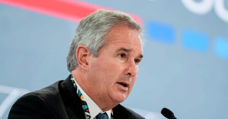 El Gobierno insiste en que solo comprará dólares emitiendo deuda y no está preocupado por la meta de reservas con el FMI
