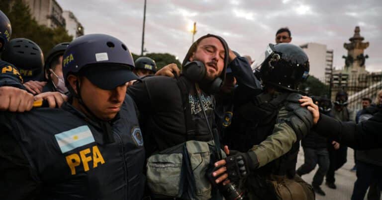 Al menos cuatro detenidos en una nueva marcha de manifestantes al Congreso