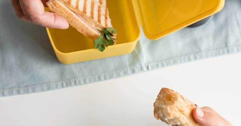 ¿Cómo sacar el olor a comida de un tupper?