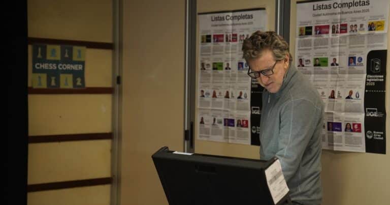 Funcionó bien la votación con boleta electrónica y los primeros resultados estarán poco después de las 19