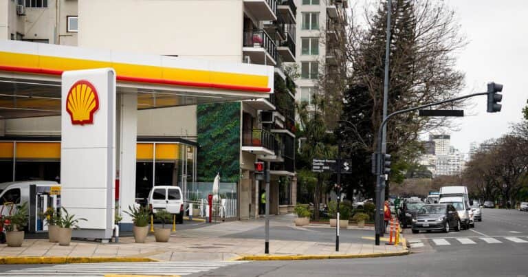 Los dueños de Shell en Argentina tendrían ya dos interesados en comprar su refinería de Dock Sud