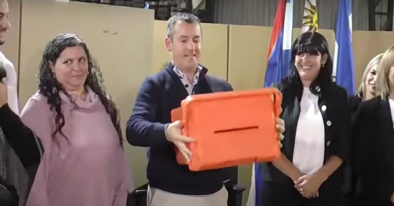 La dramática definición por sorteo de una alcaldía en Uruguay tras empate en la votación