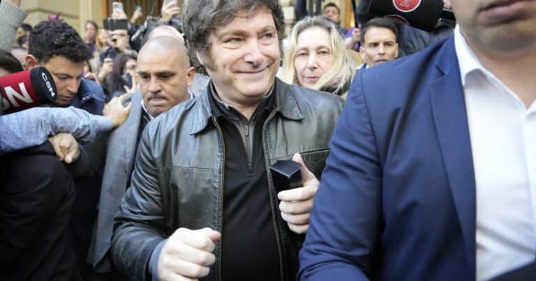 Javier Milei votó en las elecciones de CABA y calentó la pelea con el PRO: «Macri está hecho un llorón, se lo ve muy de cristal»