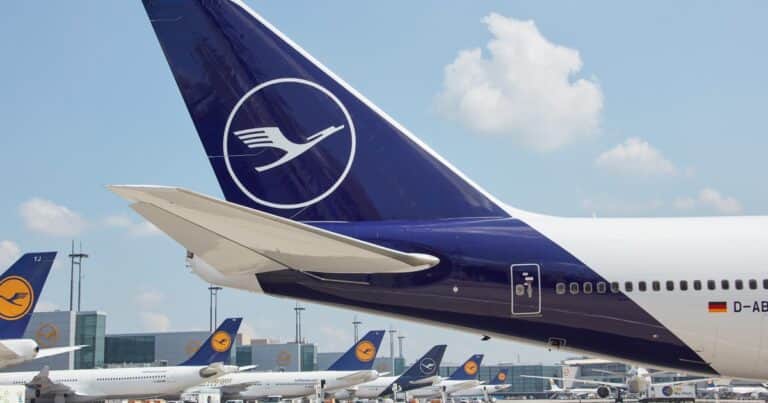 Un avión con 205 personas a bordo voló sin pilotos durante 10 minutos por un grave incidente