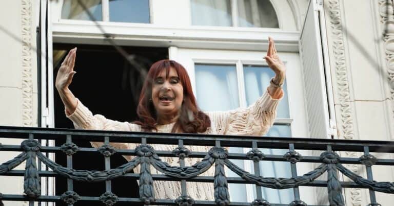 Revisaron el departamento de Cristina Kirchner para avanzar en la colocación de la tobillera electrónica