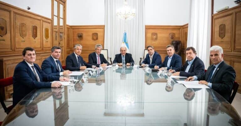 El Gobierno apunta a los gobernadores para conseguir apoyos para el proyecto de sacar los dólares del colchón