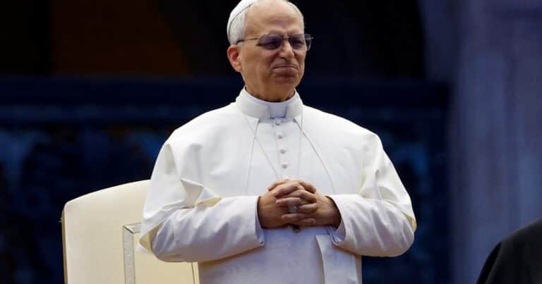 El Papa León XIV, Bob Dylan y un disco con una advertencia: “No lo difundan”