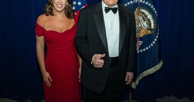 El pedido de autorización para hacer lobby para la SIDE lo firmó una dirigente del entorno de Trump
