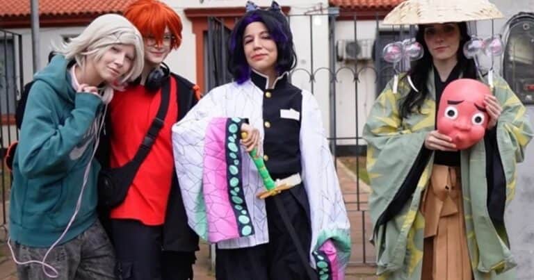 Cosplayers militantes, la mujer de 90 años que votó en un auto y «el frío» que sintió un dirigente en la elección: las perlitas de los comicios en Misiones