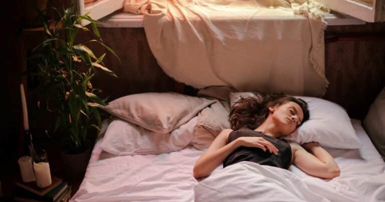 Las 6 características comunes en personas que prefieren dormir con la puerta cerrada, según la psicología