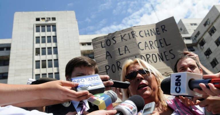 El baúl de un Fiat Palio lleno de pruebas: así llegó a Comodoro Py la denuncia de 2008 por la que Cristina Kirchner irá presa