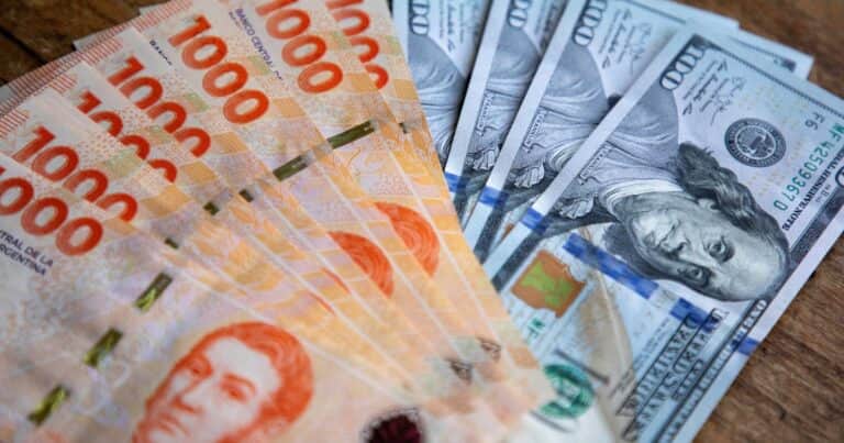 En qué invertir el aguinaldo con el dólar planchado y las acciones y bonos golpeados