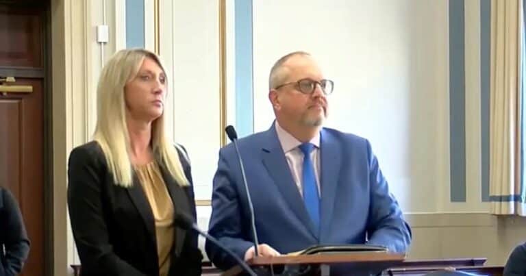 Tres años de prisión para una consejera escolar que abusó de un alumno: “Perdí a mi esposo, mi hogar y mis amigos”
