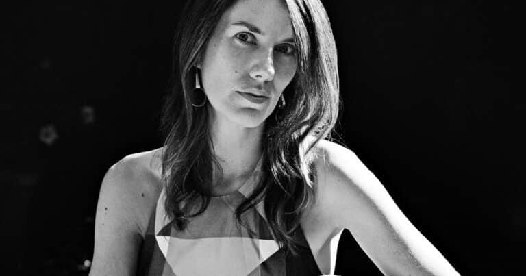 La escritora Leslie Jamison explora la complejidad del sufrimiento contemporáneo