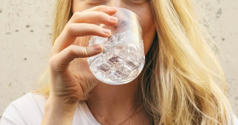 La bebida clave para un envejecimiento saludable en mujeres