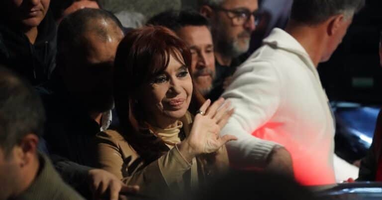 Cristina Kirchner, tras la confirmación de su condena, habló de «un cepo al voto popular» y tildó de «monigotes» a los jueces de la Corte