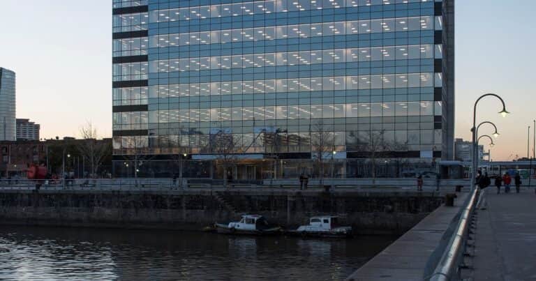 La empresa detrás de las torres Le Parc sale a la Bolsa porteña en busca de fondos para comprar tierras
