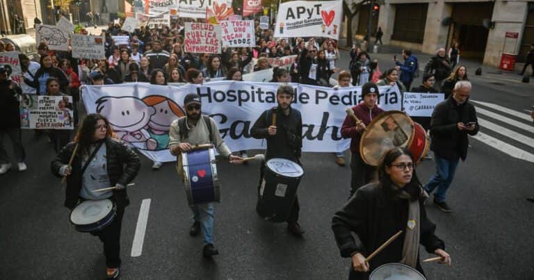 Protestas contra el Gobierno: hay paro y «ñoquiada» en el Hospital Garrahan, marchan los transportistas y los jubilados llevan otra vez sus reclamos al Congreso