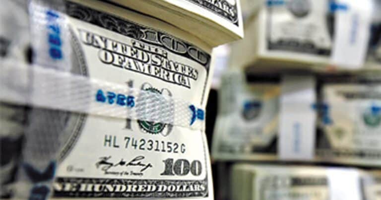 Con el impulso del aguinaldo, el dólar volvió a subir y rompió el techo de los $ 1.200