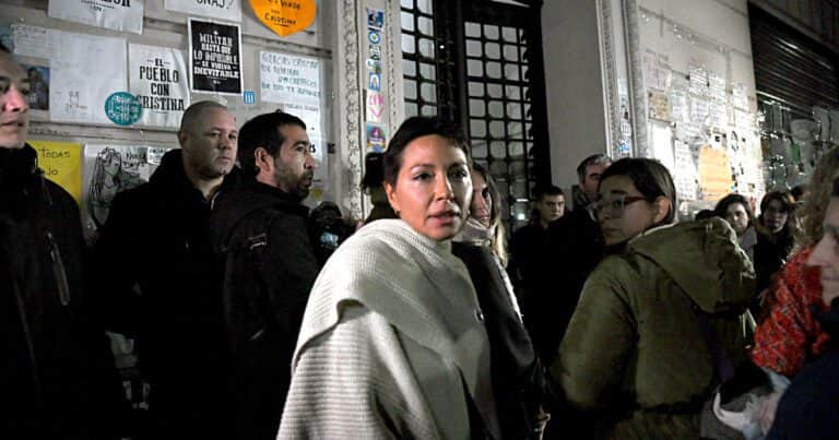 La Justicia quiere evitar que el departamento de Cristina Kirchner se convierta en un desfile de personas