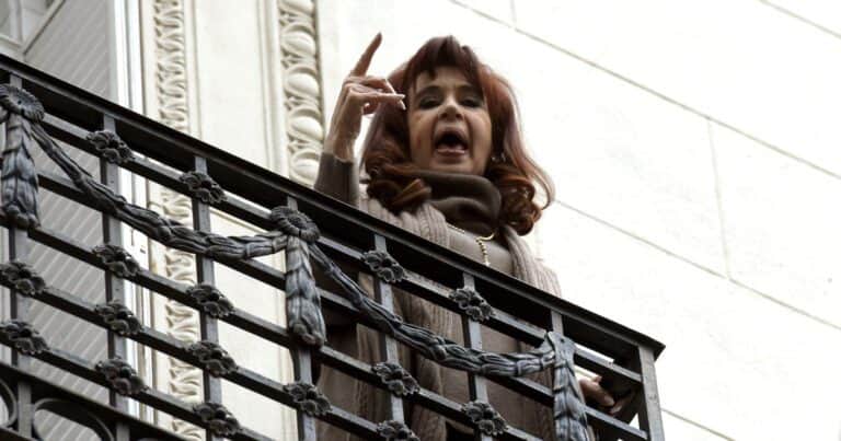 El Tribunal resolvió que Cristina Kirchner cumpla su condena en su departamento porteño, con tobillera electrónica